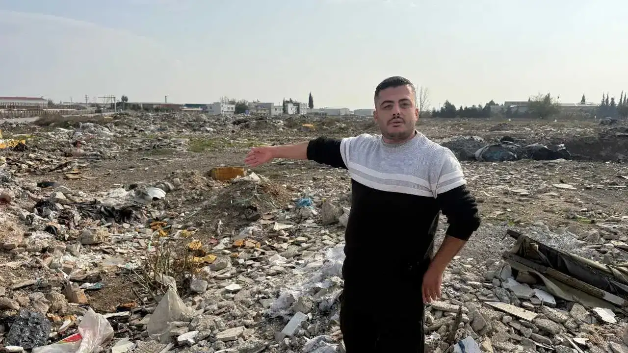 Adana’da Boş Arazi Çöplüğe Döndü: Mahalle Sakinleri İsyanda! 4